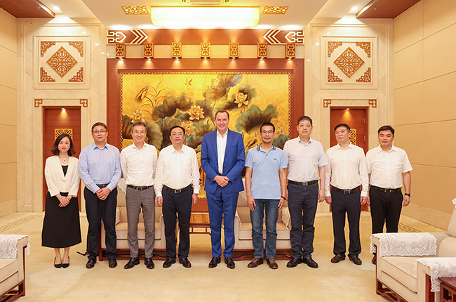 靖江市委书记张长平会见Philip